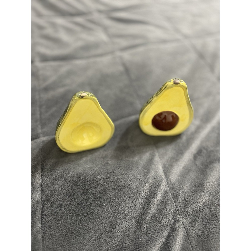 *GUAC MY‎ WORLD*  Avocado  FIT TOGETHER Salt & Pepper Shaker Set